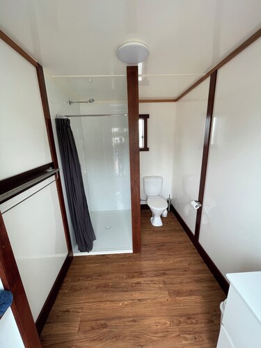Clean and convenient cabin Centrally located in Atherton township.
