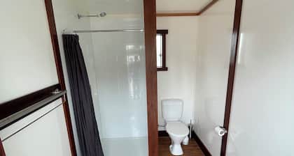 Clean and convenient cabin Centrally located in Atherton township.