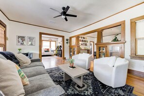 Smart TV - Oasis in Oklahoma City (Oklahoma City)