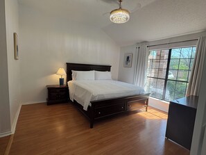 4 bedrooms, iron/ironing board, WiFi, bed sheets