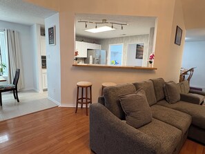 Living area - Charming 4-bedroom house with WiFi and AC in delightful San Antonio (San Antonio)