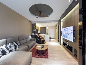 Smart TV - Executive Premium Comfy Home @ Mount Austin JB 5Pax (Johor Bahru)