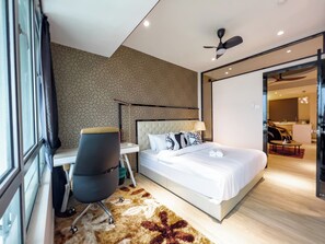 2 bedrooms, desk, iron/ironing board, WiFi - Executive Premium Comfy Home @ Mount Austin JB 5Pax (Johor Bahru)
