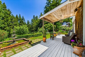 Terrace/patio - Quiet, luxe, near trails & town (Arcata)
