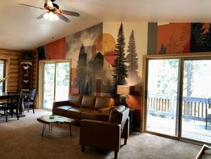 TV, fireplace
