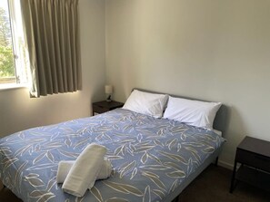 3 habitaciones y ropa de cama