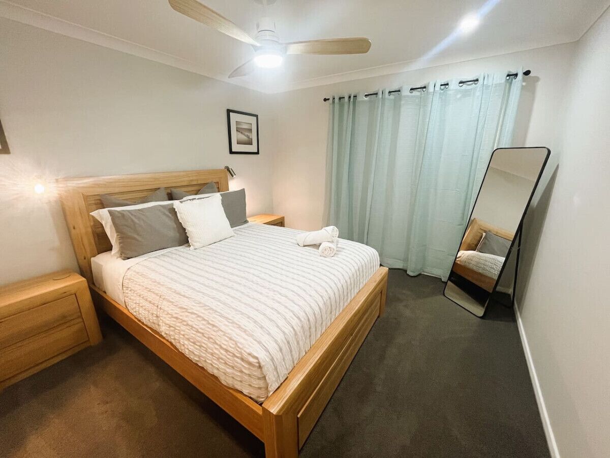 3 bedrooms, iron/ironing board, bed sheets