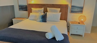 The Oceanaire, West Beach