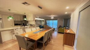 Dining - West Beach House Esperance (West Beach)