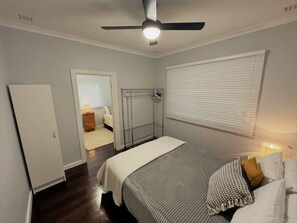 3 bedrooms, iron/ironing board, WiFi, bed sheets