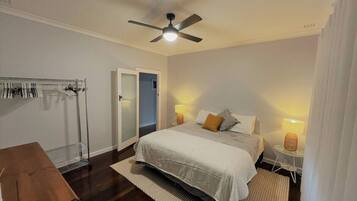 3 bedrooms, iron/ironing board, WiFi, bed sheets