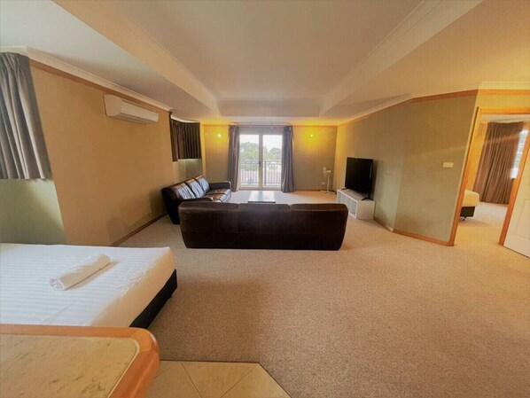 5 Schlafzimmer, Bügeleisen/Bügelbrett, Reisekinderbett, WLAN