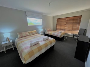 4 bedrooms, iron/ironing board, WiFi, bed sheets