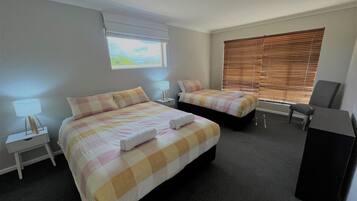 4 bedrooms, iron/ironing board, WiFi, bed sheets