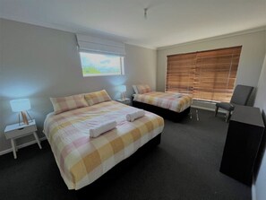 4 Schlafzimmer, Bügeleisen/Bügelbrett, WLAN, Bettwäsche