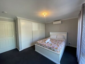 2 Schlafzimmer, Bügeleisen/Bügelbrett