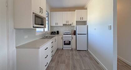 Sunny Hidden Cottage