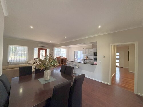 Stewart`s House Esperance