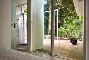 2 bedrooms, in-room safe, desk, free WiFi