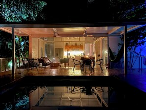 屋外ダイニングエリア