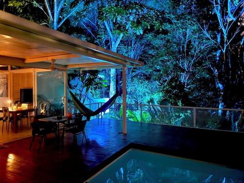 Beautiful Villa Lucia, Gated Tropical Retreat, Private Deck with Pool, Ojochal