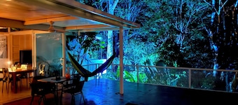 Beautiful Villa Lucia, Gated Tropical Retreat, Private Deck with Pool, Ojochal