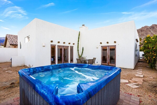 Bain à remous extérieur
