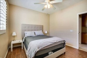 3 bedrooms, iron/ironing board, WiFi, bed sheets - Spacious Indio Home w/ Private Pool in Gated Area (Indio)