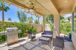 Outdoor dining - Spacious Indio Home w/ Private Pool in Gated Area (Indio)