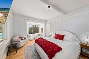 6 bedrooms, iron/ironing board, travel cot, WiFi