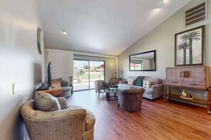 TV - Fairway View Condo with Pool Spa Club (Palm Desert)