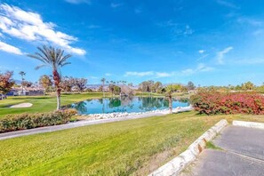 Property grounds - Fairway-View Condo w/ Pool, Spa & Club Access (Palm Desert)