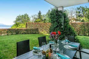 Outdoor dining - Aquavista Pool and Lake View, Meina, Italy (Meina)
