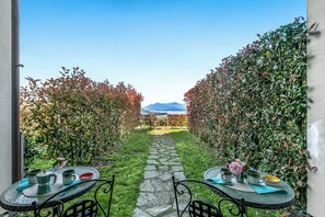 Outdoor dining - Aquavista, Meina, Italy (Meina)