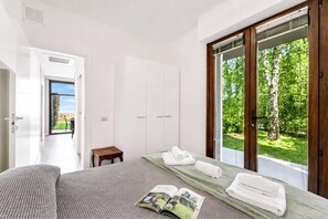 2 makuuhuonetta, silitysrauta/-lauta, ilmainen Wi-Fi, vuodevaatteet