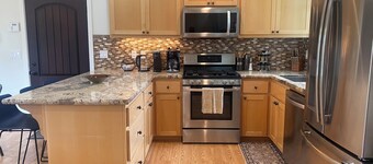 Fantastic 3 bedroom, 3 bath Coastal Home Close to the Beach and Restaurants
