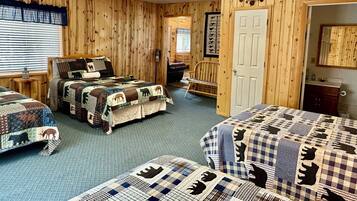 2 chambres, bureau, fer et planche à repasser, lit de bébé portatif