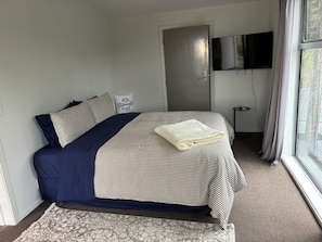 1 slaapkamer, een strijkplank/strijkijzer, wifi, beddengoed