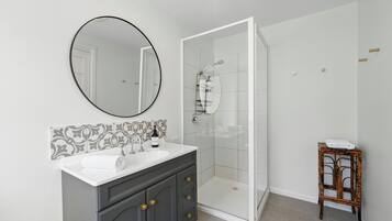 Deluxe House, Bay View | Bathroom