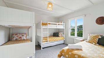 Deluxe House, Bay View | 3 bedrooms, individually decorated, individually furnished