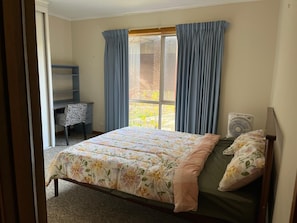 4 chambres, fer et planche à repasser, Wi-Fi, draps fournis