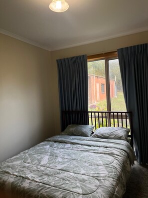 4 dormitorios, tabla de planchar con plancha, wifi y ropa de cama