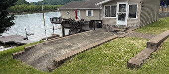 Charming 2-bedroom house with private dock in  Draper Va on Claytor Lake
