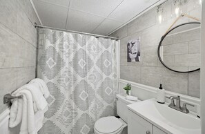 Hårføner, håndklær, såpe og sjampo