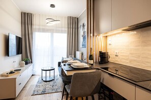 Fridge, oven, stovetop, dishwasher - 2HomeRent | Opera 44| Studio | Miło widziane zwierzęta (Bydgoszcz)