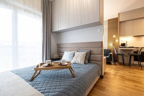 Iron/ironing board, free WiFi, bed sheets