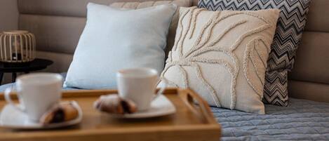 Iron/ironing board, free WiFi, bed sheets