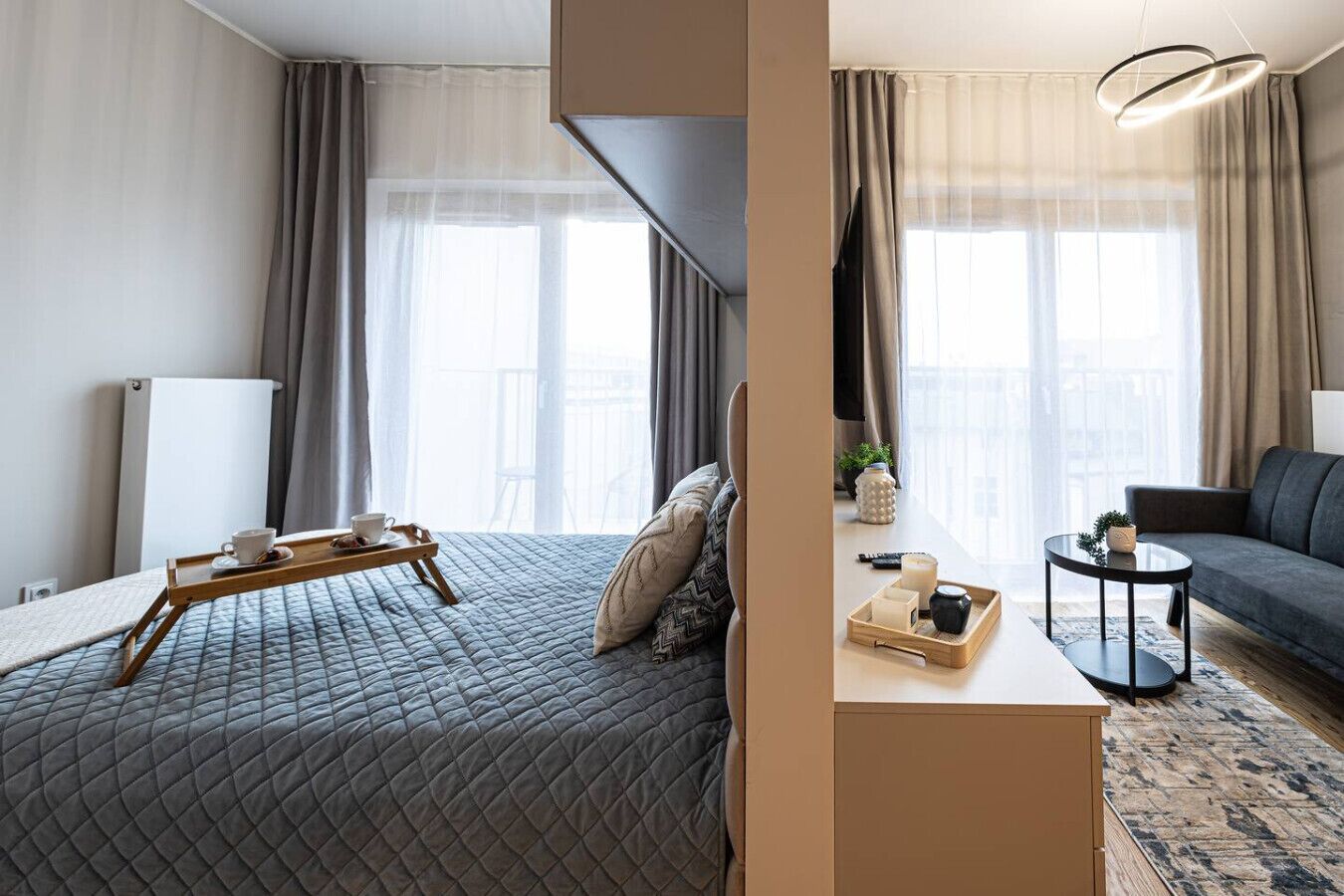 Een strijkplank/strijkijzer, gratis wifi, beddengoed