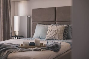 アイロン / アイロン台、WiFi (無料)、ベッドシーツ