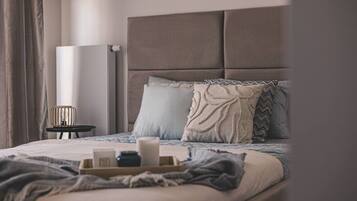 Iron/ironing board, free WiFi, bed sheets